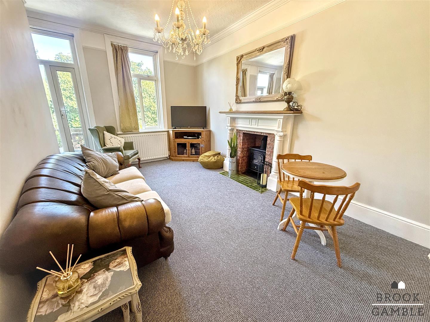 1 Bedroom Flat - Conversion. Hartfield Road in Eastbourne,  10